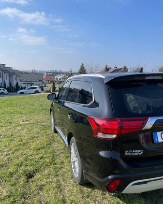 Mitsubishi Outlander cena 95000 przebieg: 170000, rok produkcji 2019 z Rzeszów małe 154